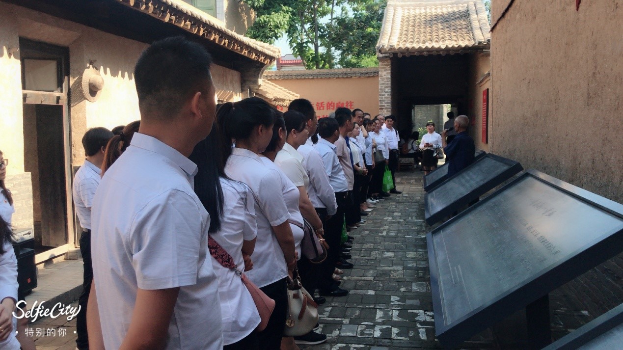 陜西黑貓黨委組織預(yù)備黨員參加韓城市兩新 組織開展的“守初心、擔(dān)使命、聽黨話、 跟黨走”主題黨建活動