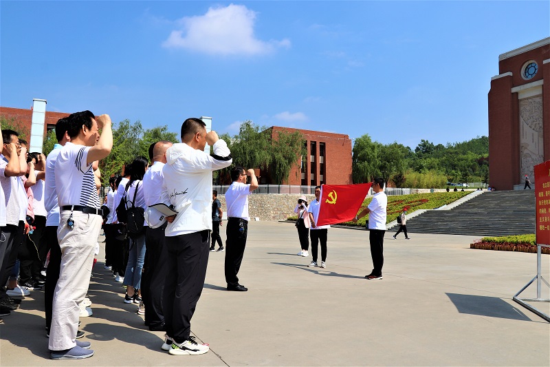 讓紅色精神激勵(lì)員工守正創(chuàng)新?lián)?dāng)有為